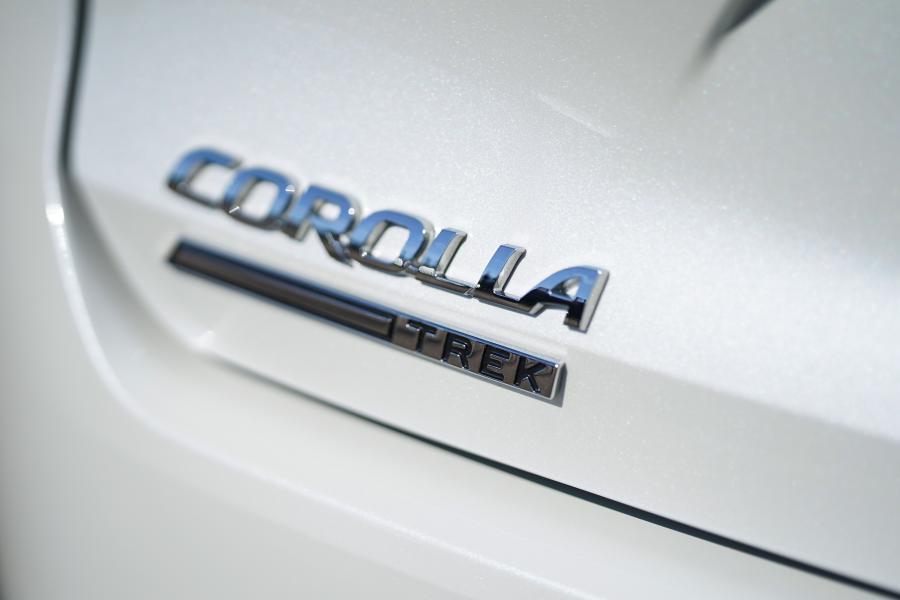 Логотип Toyota Corolla Trek Hybrid 2020 года  (UK) (фото 28 из 40)